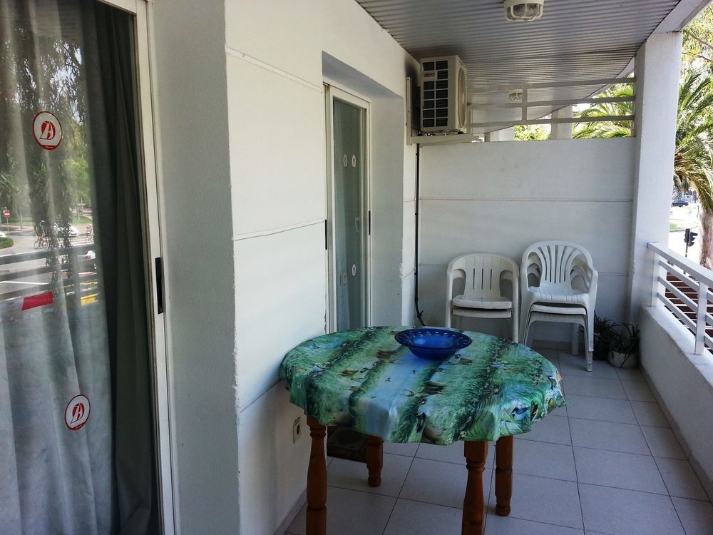 Apartbeach Royal Apartments 萨洛 外观 照片